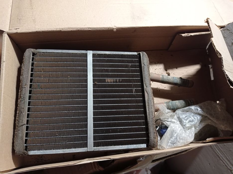 Продам салонный радиатор Мазда 626 Кронос