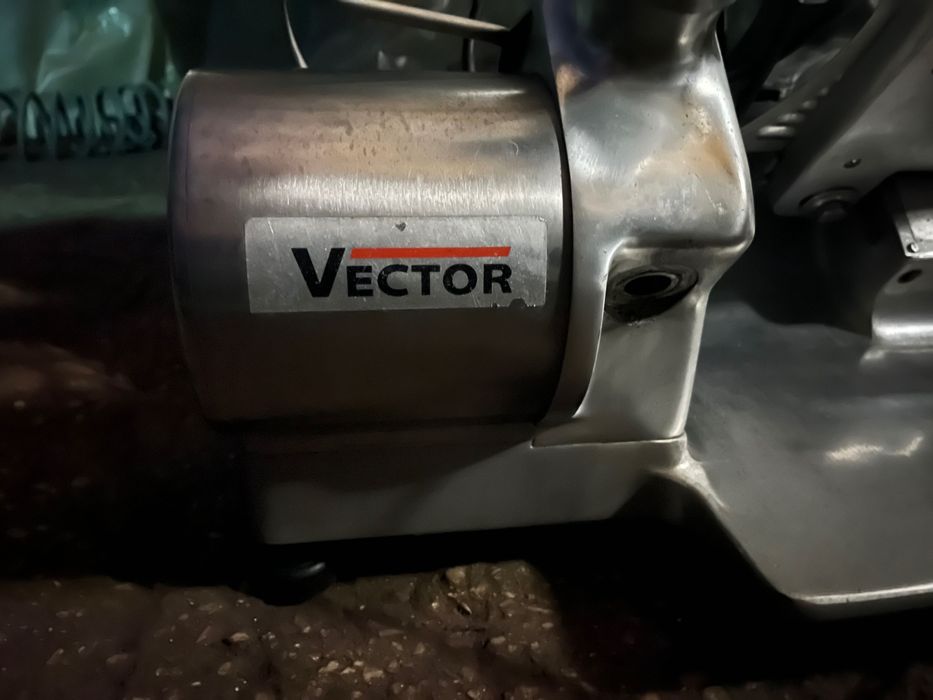 Профисионална колбасорезачка Vector