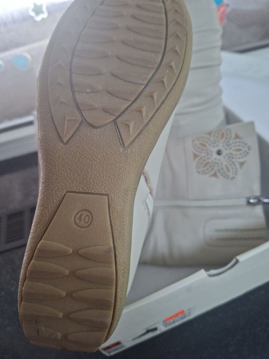 Продам новые зимние сапоги