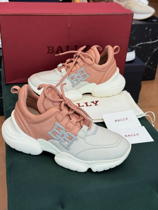 Лимитиран модел дамски сникърси BALLY намалени