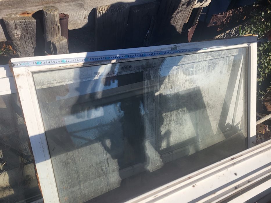 Продам пластиковый двери и окно балконные