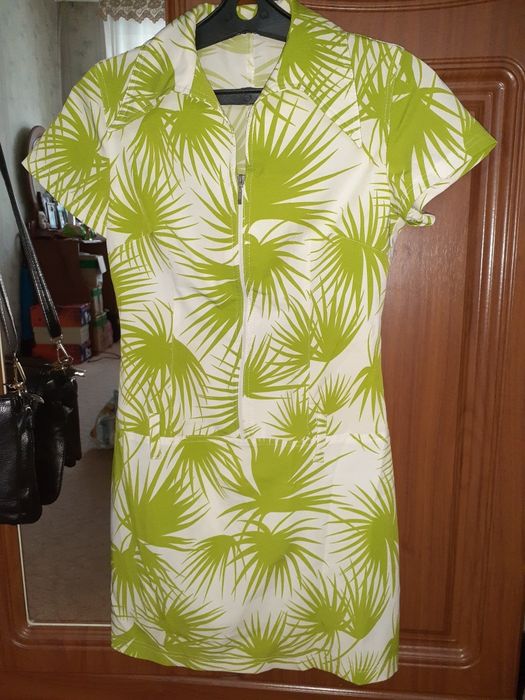 Платья (листайте фотографии)