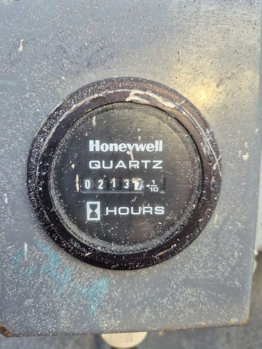 Nacela electrica verticala SKYJACK