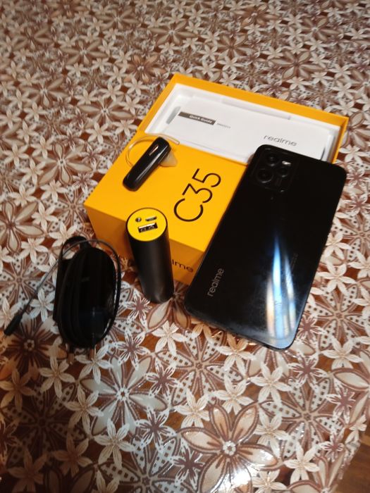 Телефон Realme C35