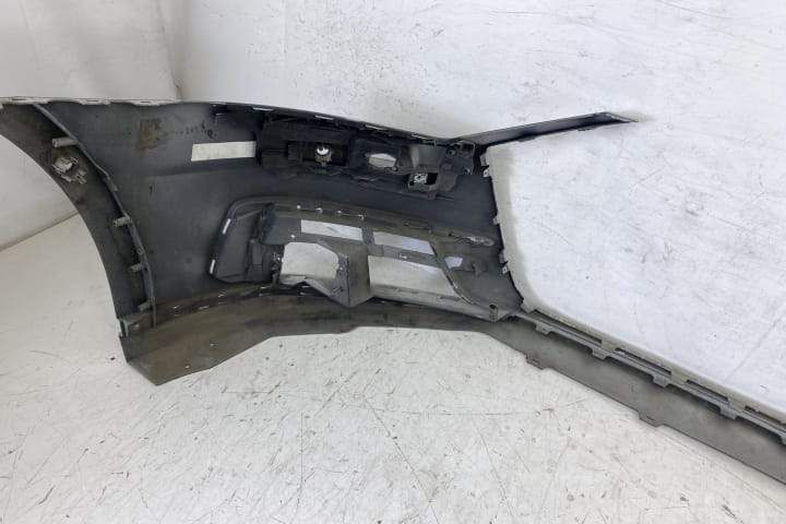 Предна Броня Оригинална със Сензори и Мивка в Добро Състояние Ауди А8