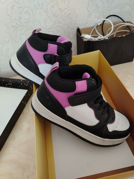 Детская обувь в очень хорошем состоянии