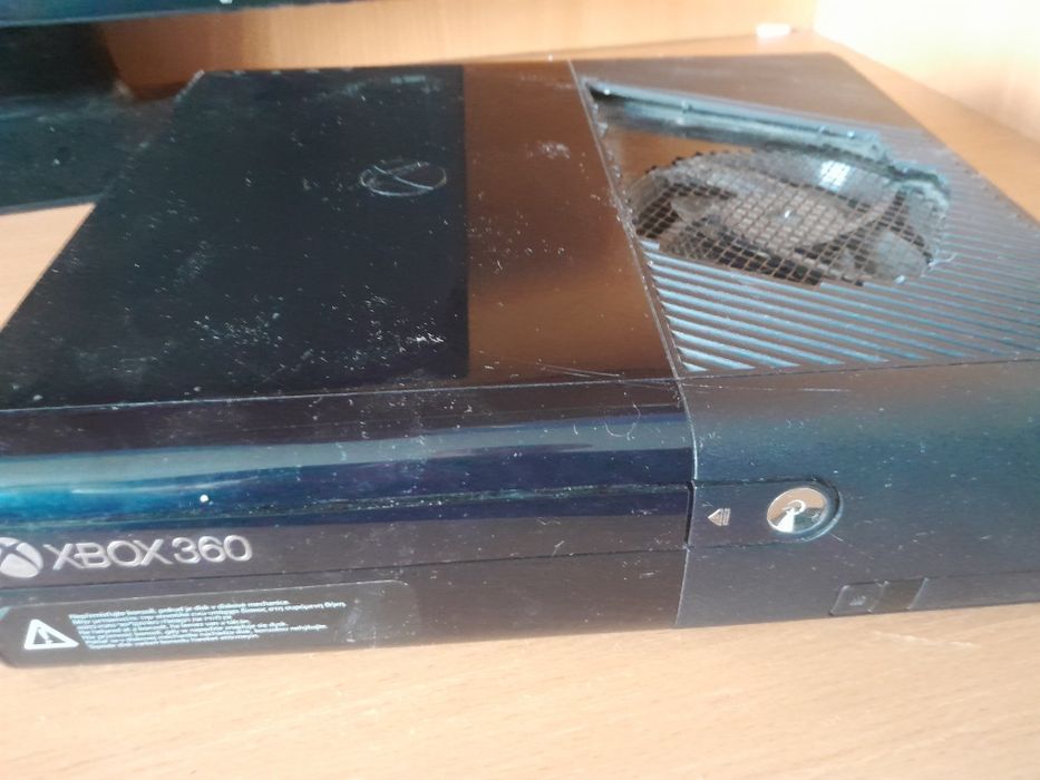 Продам xbox 360e