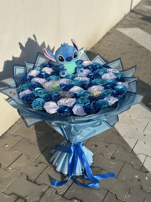 Buchet elegant realizat handmade din 61 de tramdafiri din satin