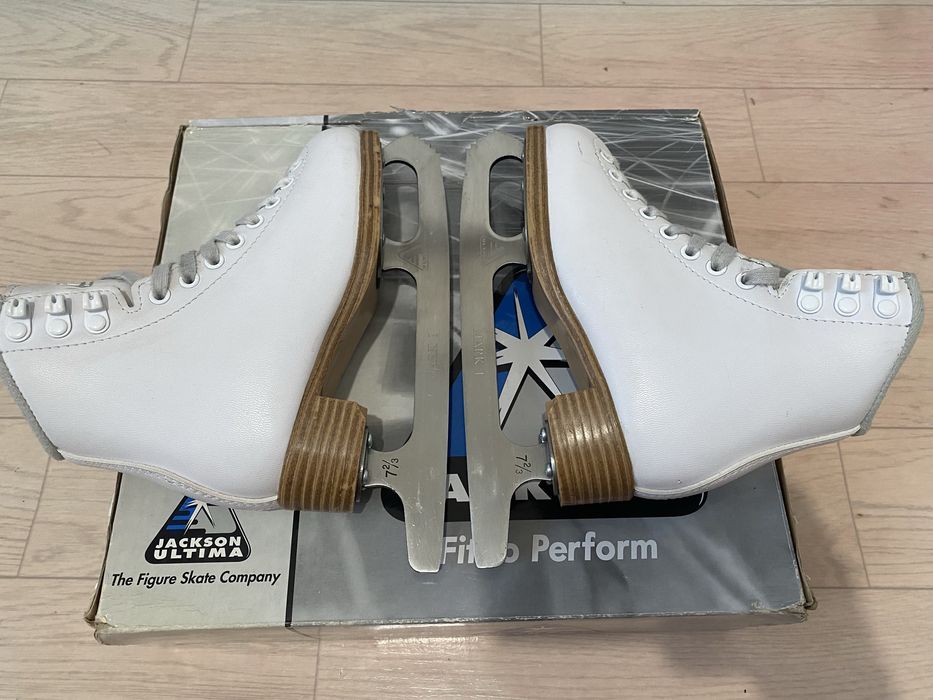 Фигурные коньки Jackson
