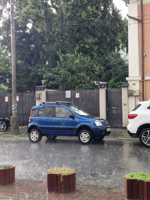 Fiat Panda 4x4 climbing