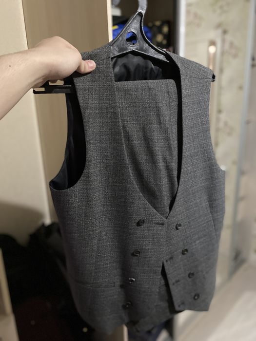 Продам костюм тройка