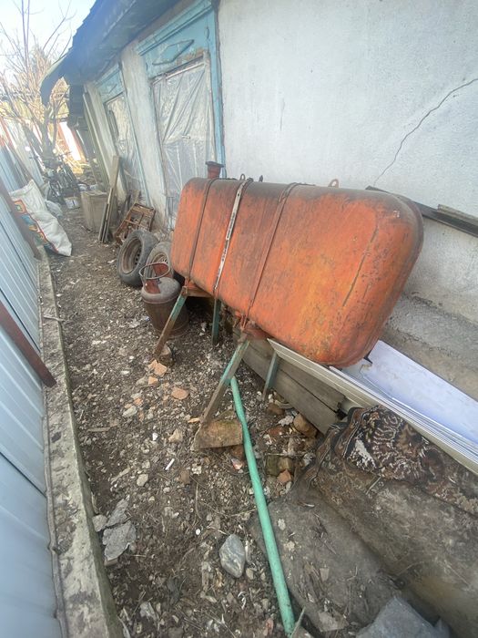 Большой бачок с краном