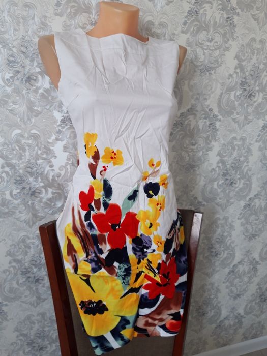 Разгруза платьев 42-44 размера