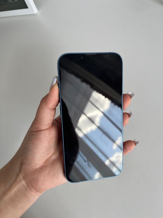 Продам iPhone 13