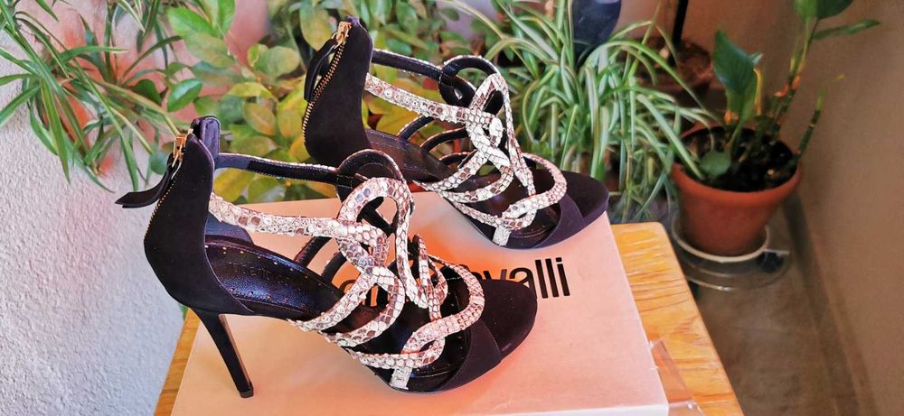 Оригинални маркови дамски обувки / сандали ROBERTO CAVALLI - 39 номер