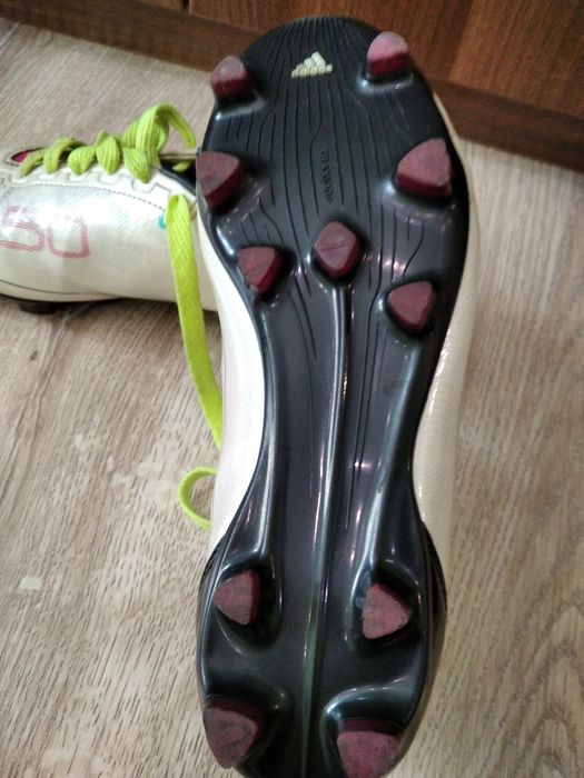 Адидас бутонки футболни