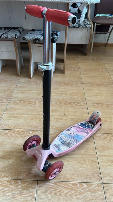 Самокат красный молния маккуин