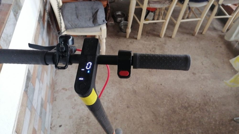 Vând trotineta electrica