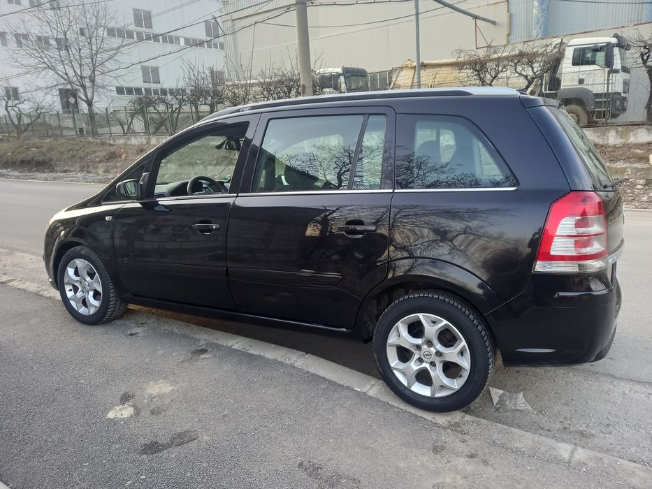 Vând Opel Zafira