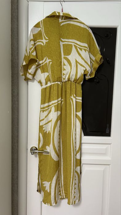 Женская одежда: платья и брюки