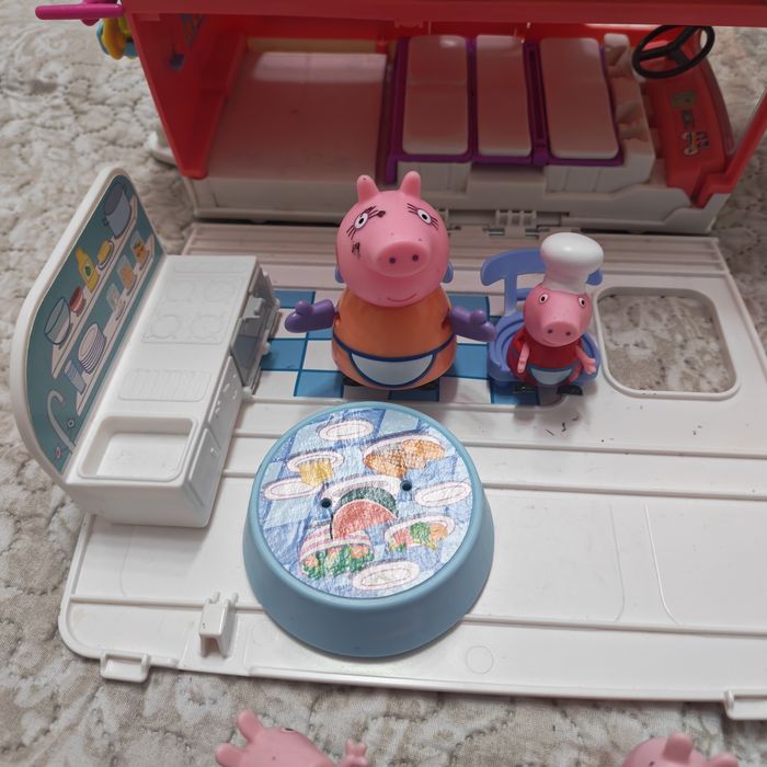Peppa Pig camper