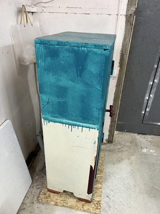 Продам сейф металлический