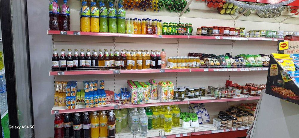 Стенен стилаж с огледала