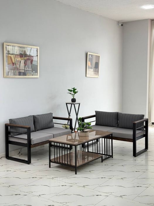FURNIGLASS – Ishonch qozongan mebel