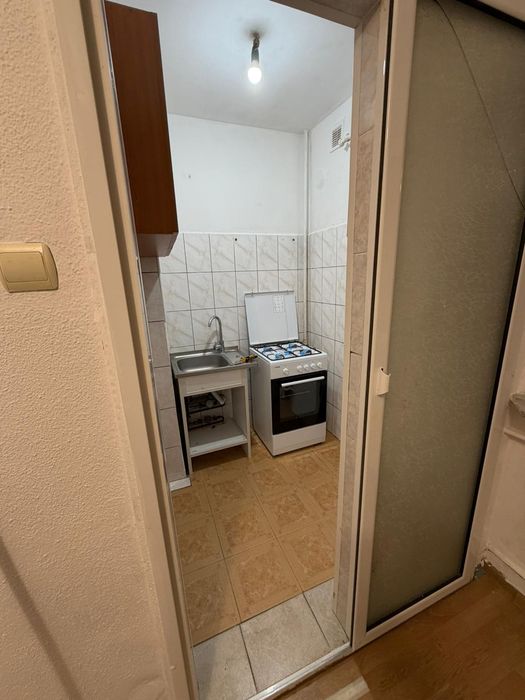 Închiriez garsonieră