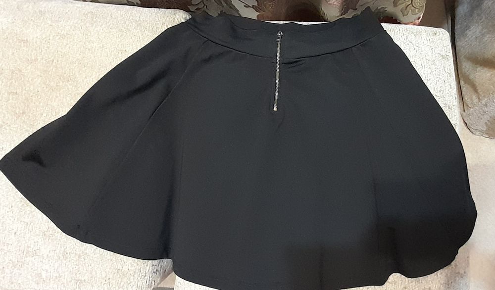 Черна пола с цип