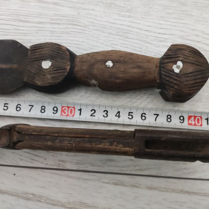 Продават се двата за една цена