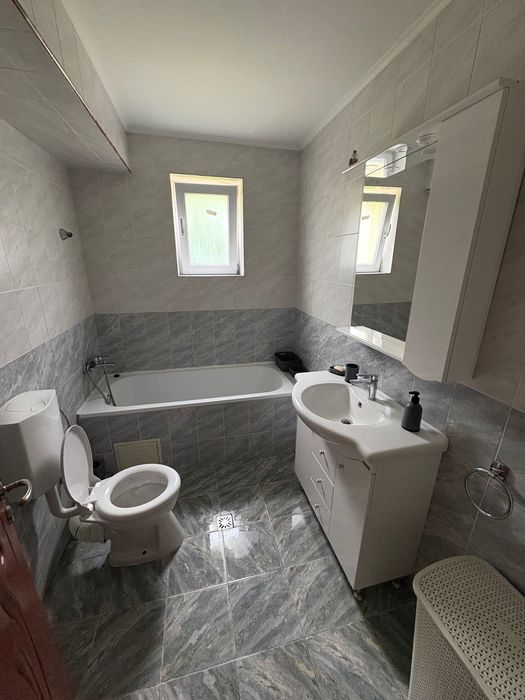 Apartament pentru închiriat cu 3 camere în Unirea