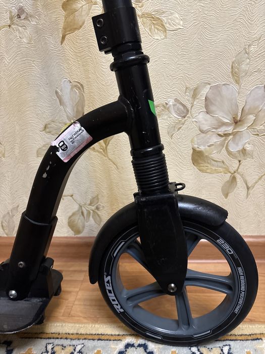 Продам самокат ROCES 230