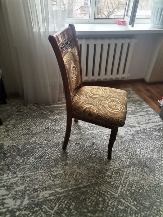 Продам стулья деревянные