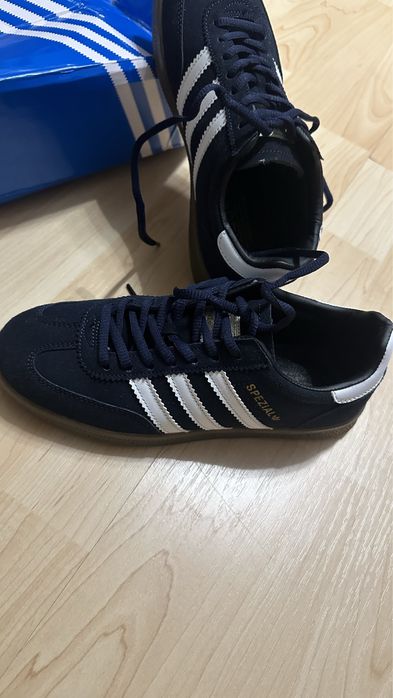 Продам кроссовки адидас