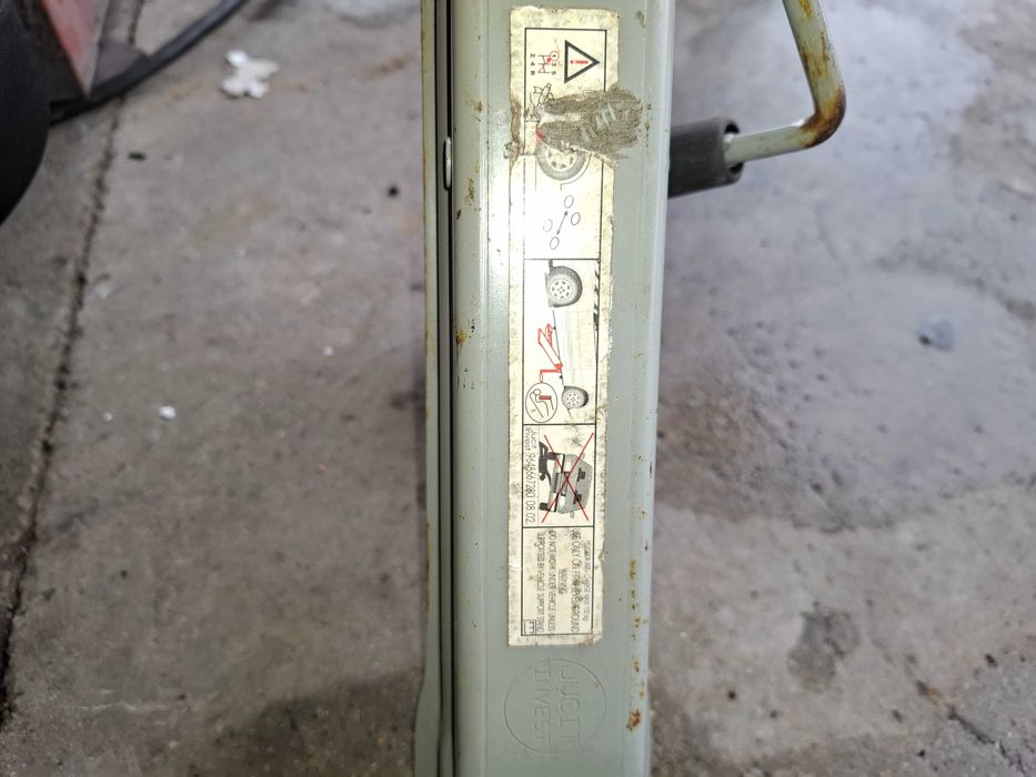 Оригинални крикове за автомобили