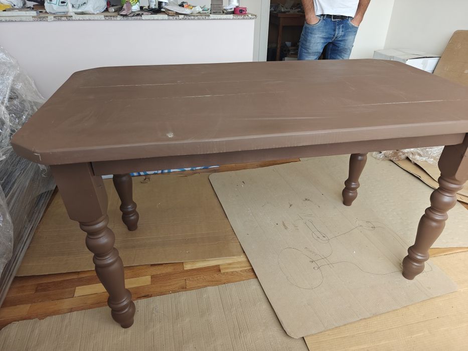 Масивна маса със столове