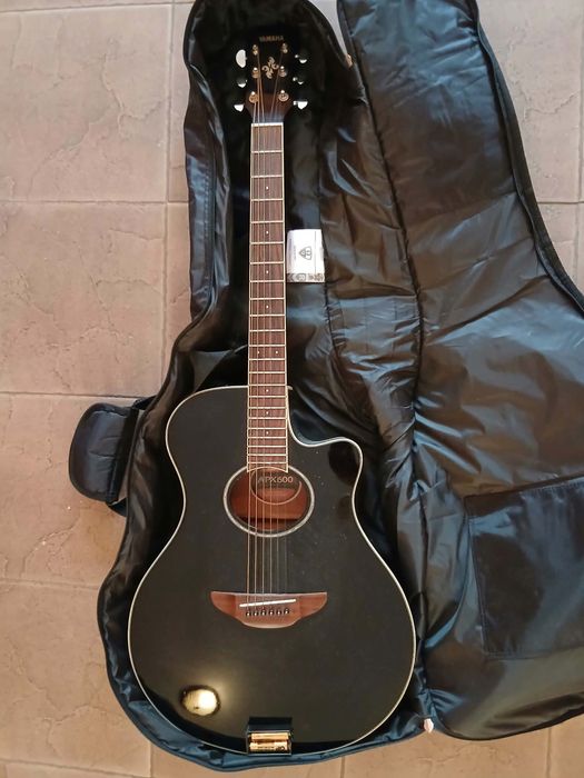 Електроакустична китара Yamaha APX 600 + Аксесоари