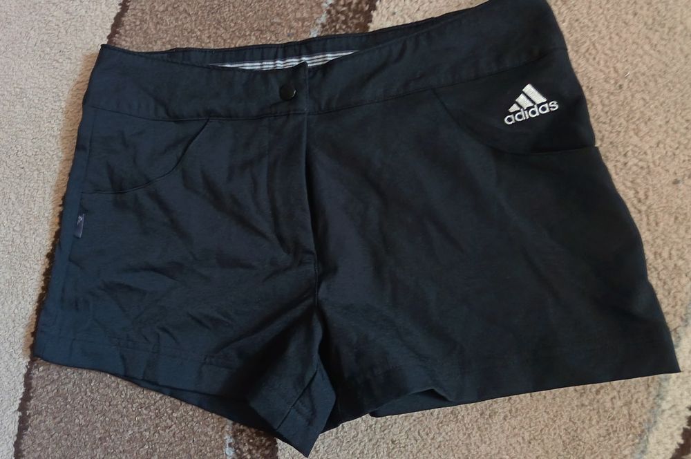 Pantaloni scurți Adidas dama