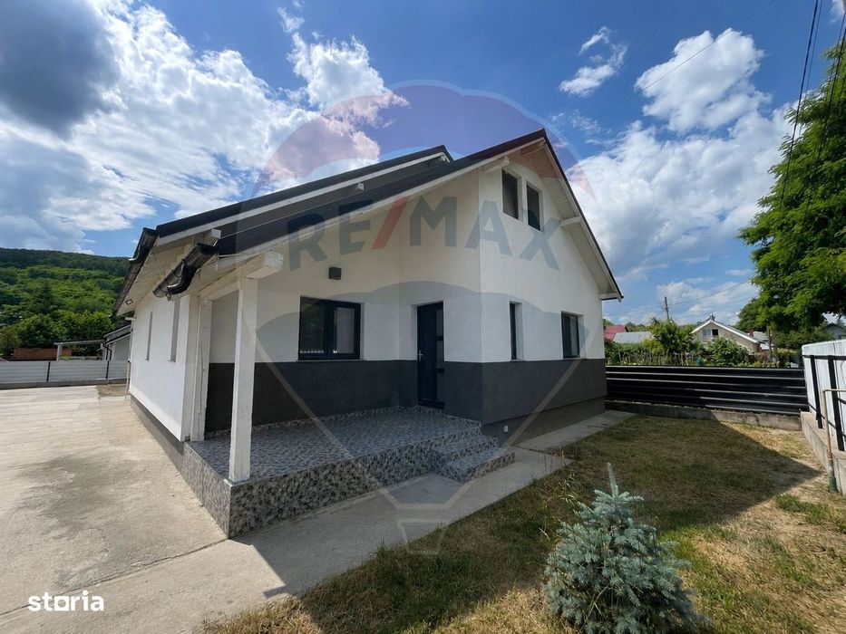 Casă cu 3 camere de vânzare în Hemeiuș – Strada Cireșarilor