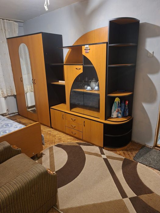 Închiriez garsoniera
