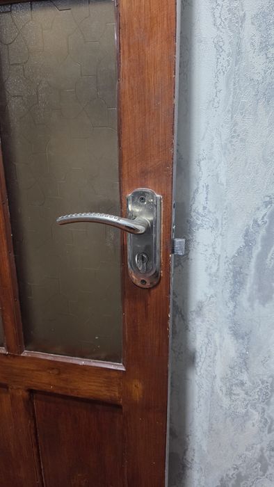 Продается деревянная дверь