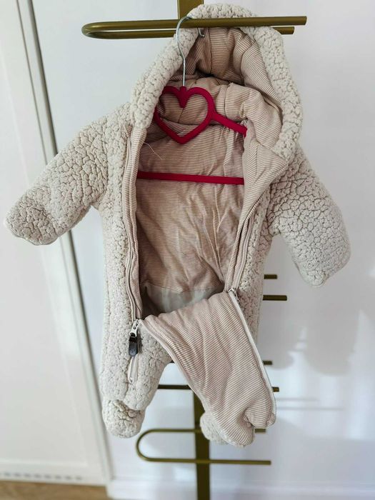 Детски дрехи на различни марки и различни размери