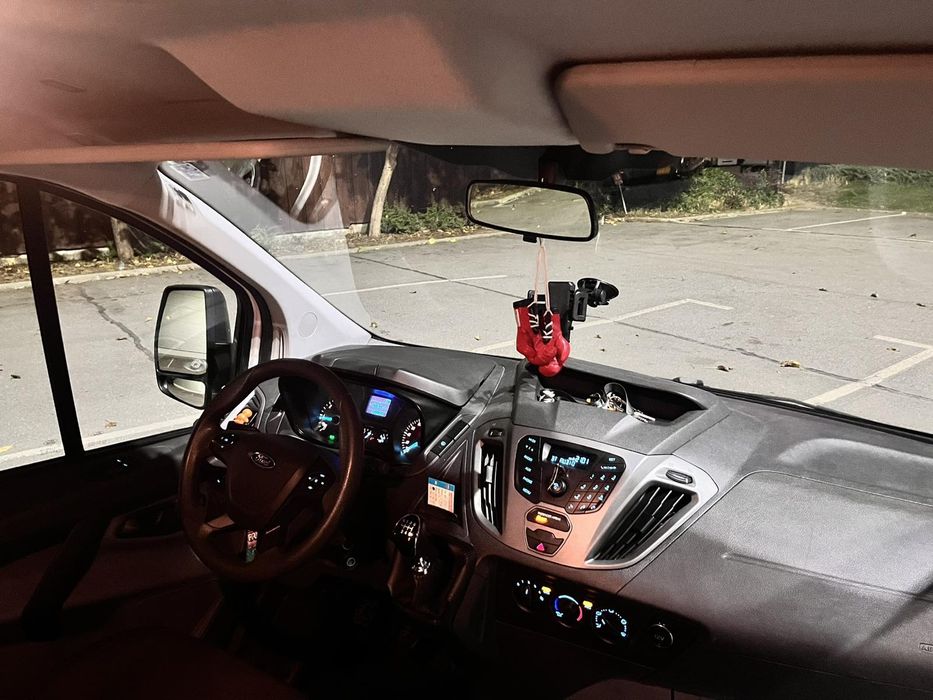 Микробус Форд костом пътнически перфектен