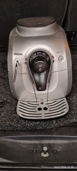 Espressor de cafea Philips cu râșniță  încorporată.