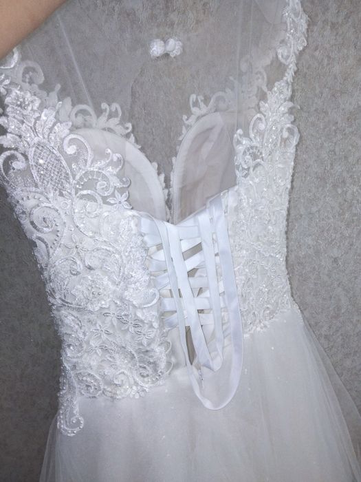 Изящное свадебное платье