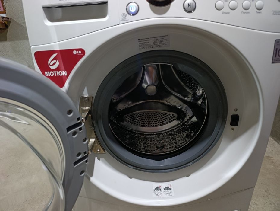 Стиральная машина LG инверторная,на 6 кг с прямым приводом