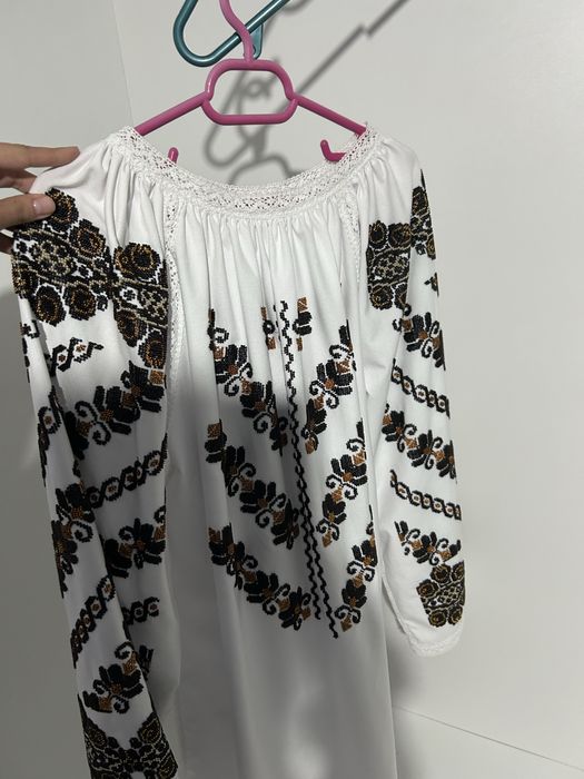 Ie de dama, traditionala, cusuta manual cu margele, noua, nepurtata
