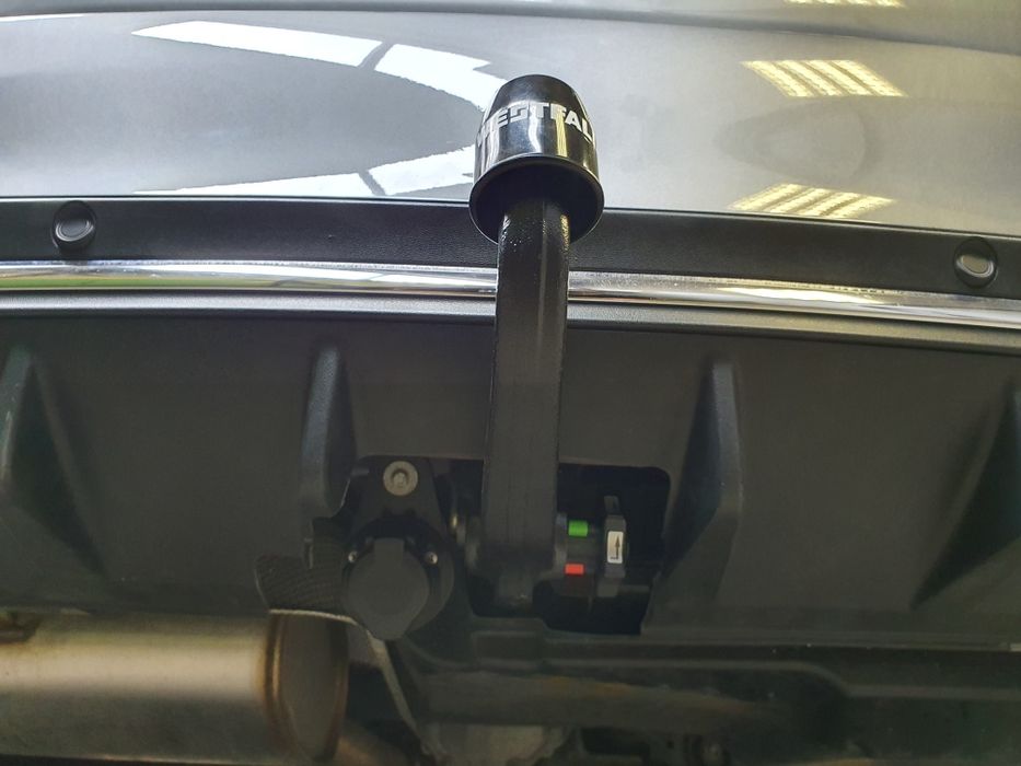 Теглич за Mercedes