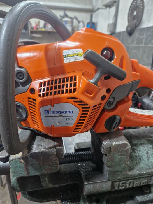 Motofierastrau Husqvarna 135